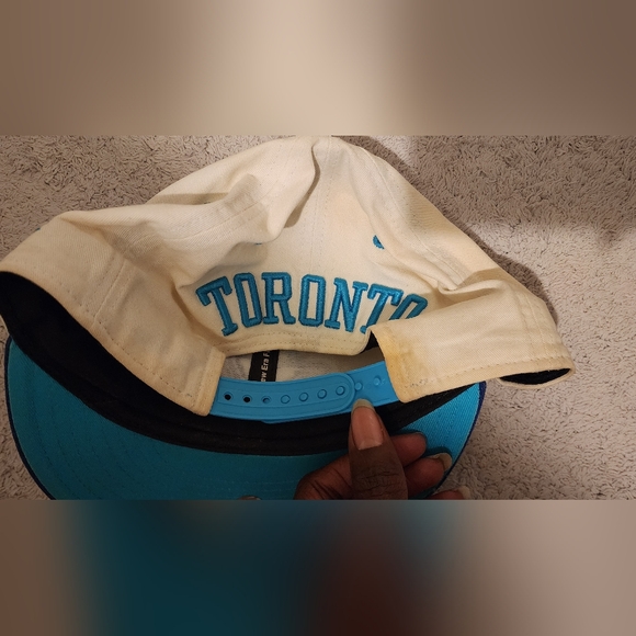 Blue Jay's hat - Picture 2 of 5